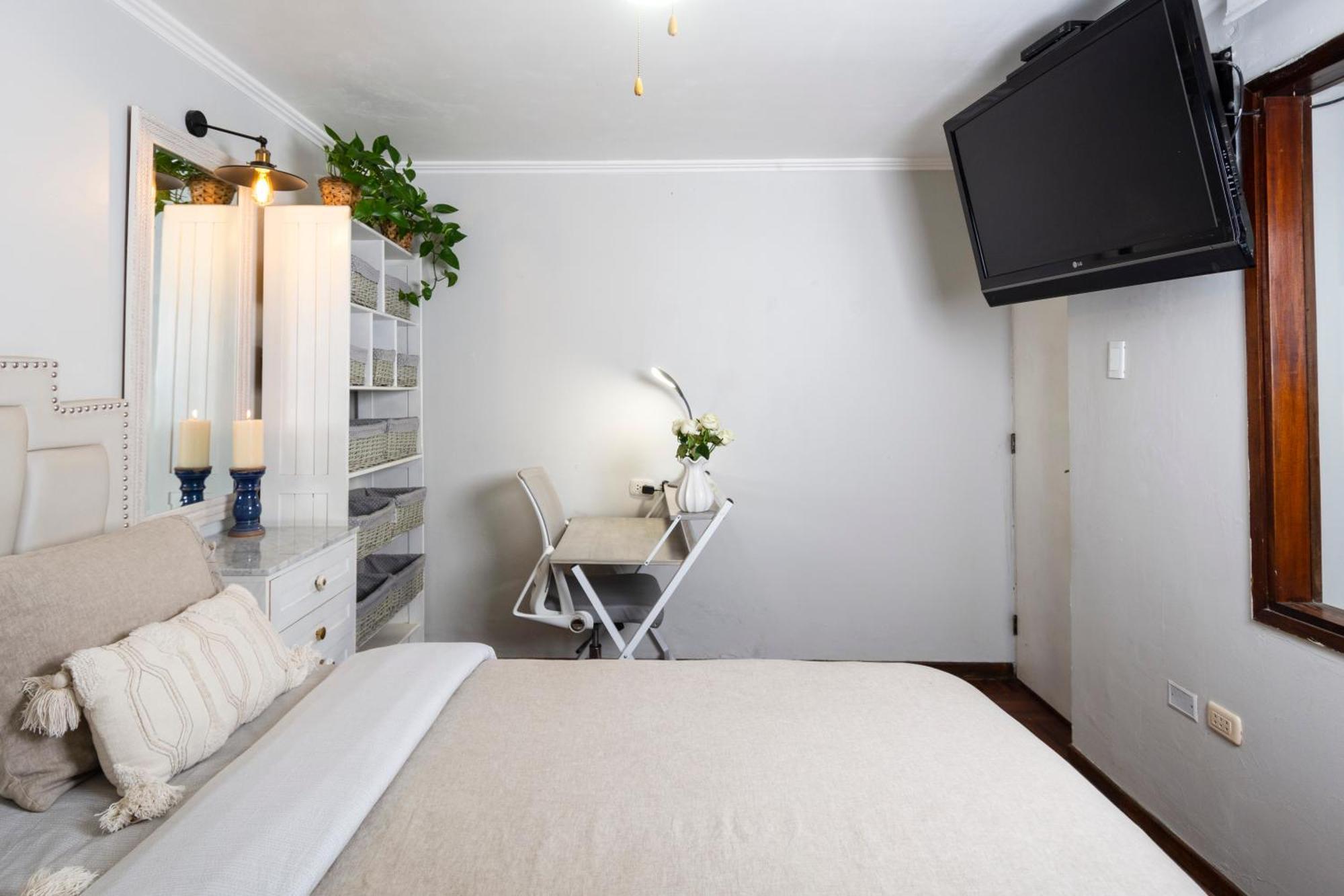 Casa Ramos Salamanca - Airport Pick Up And Drop Off Service - Homestay Lima Eksteriør billede
